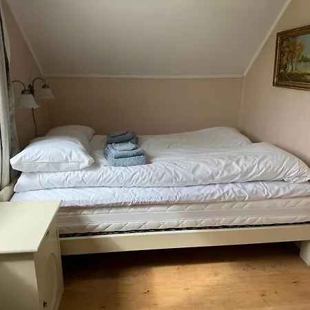 Enebolig Med Eventyrlig Beliggenhet Like Ved Sjoen I Lofoten Sund  Exterior photo