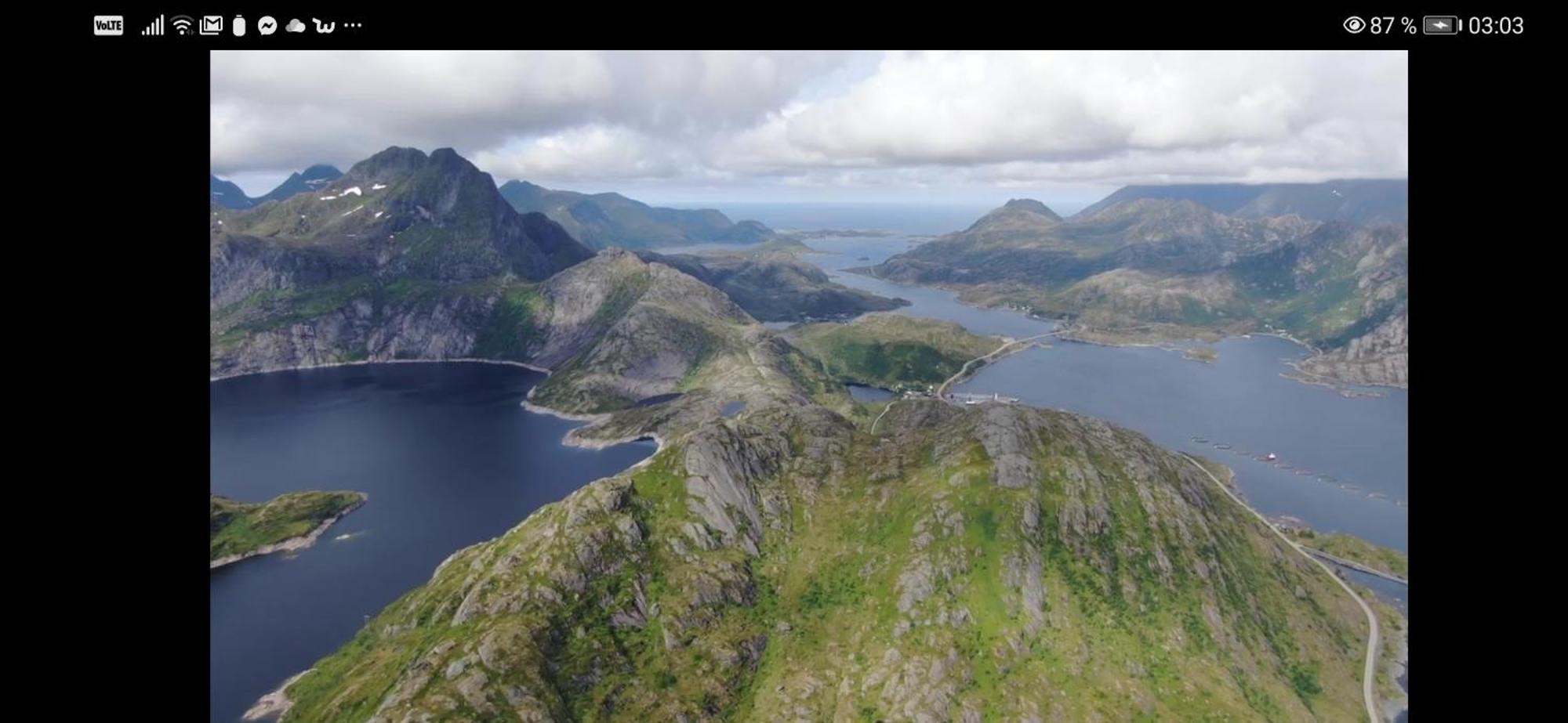 Villa Enebolig Med Eventyrlig Beliggenhet Like Ved Sjoen I Lofoten *