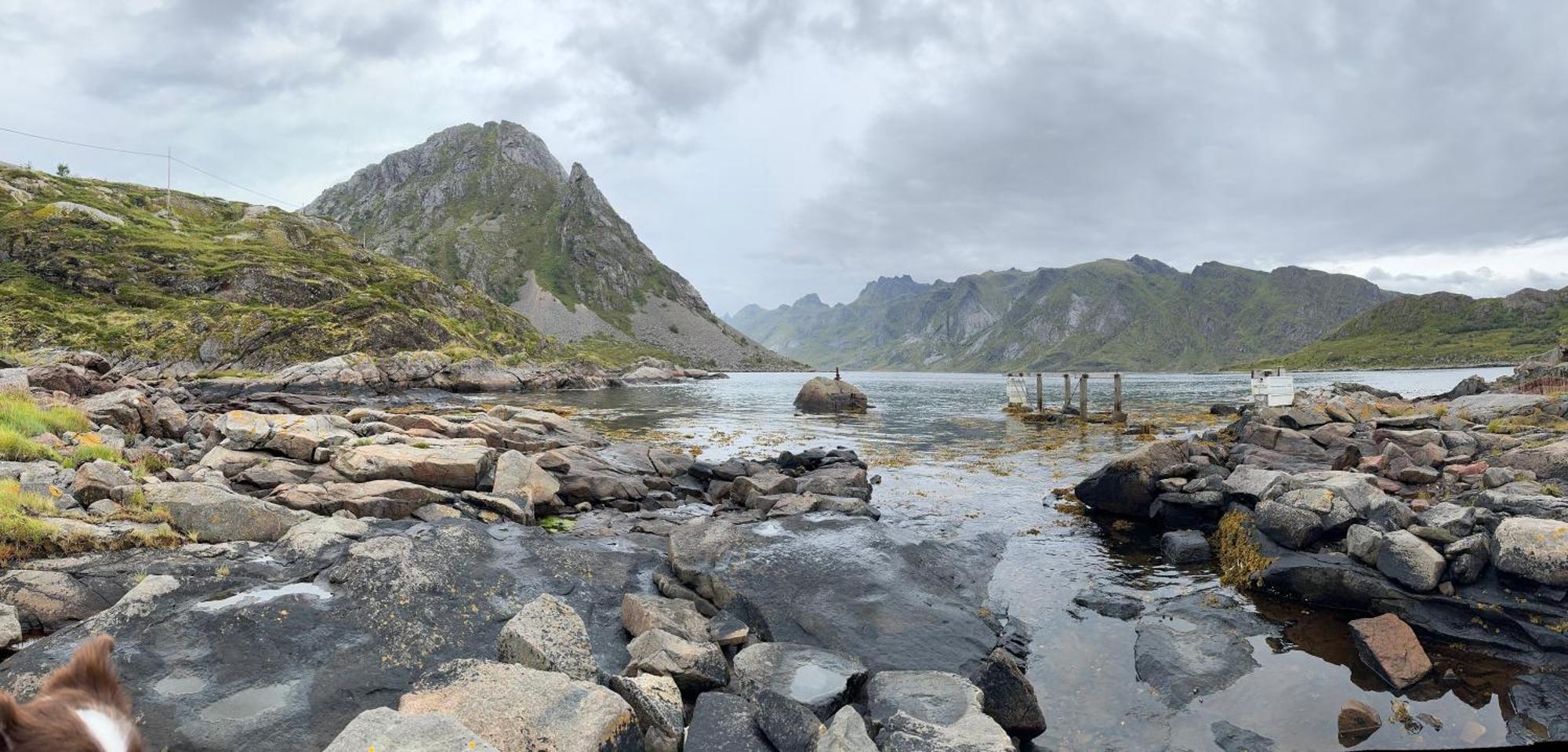 Enebolig Med Eventyrlig Beliggenhet Like Ved Sjoen I Lofoten * Sund (Nordland)