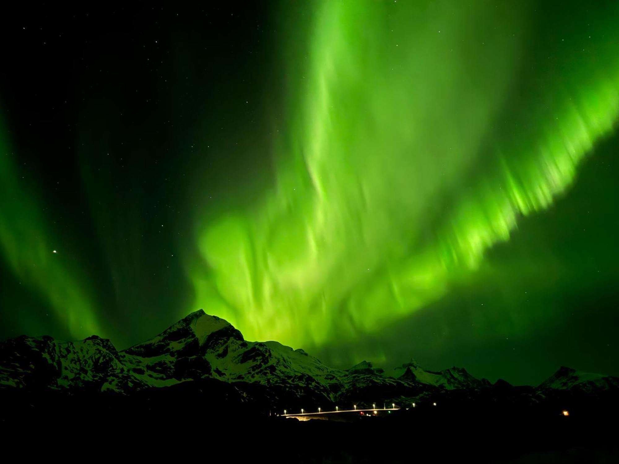 Enebolig Med Eventyrlig Beliggenhet Like Ved Sjoen I Lofoten * Sund (Nordland)