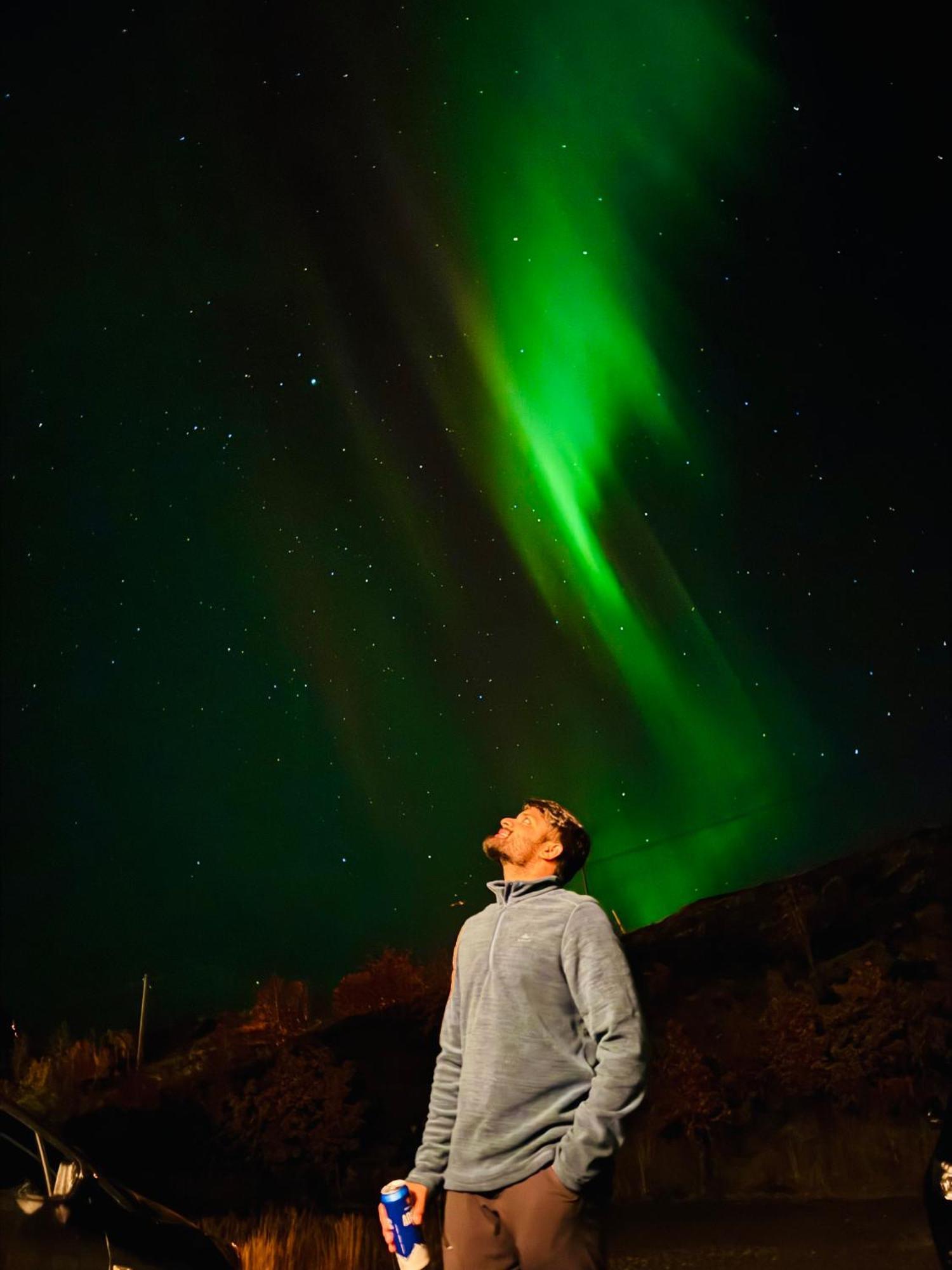 Villa Enebolig Med Eventyrlig Beliggenhet Like Ved Sjoen I Lofoten