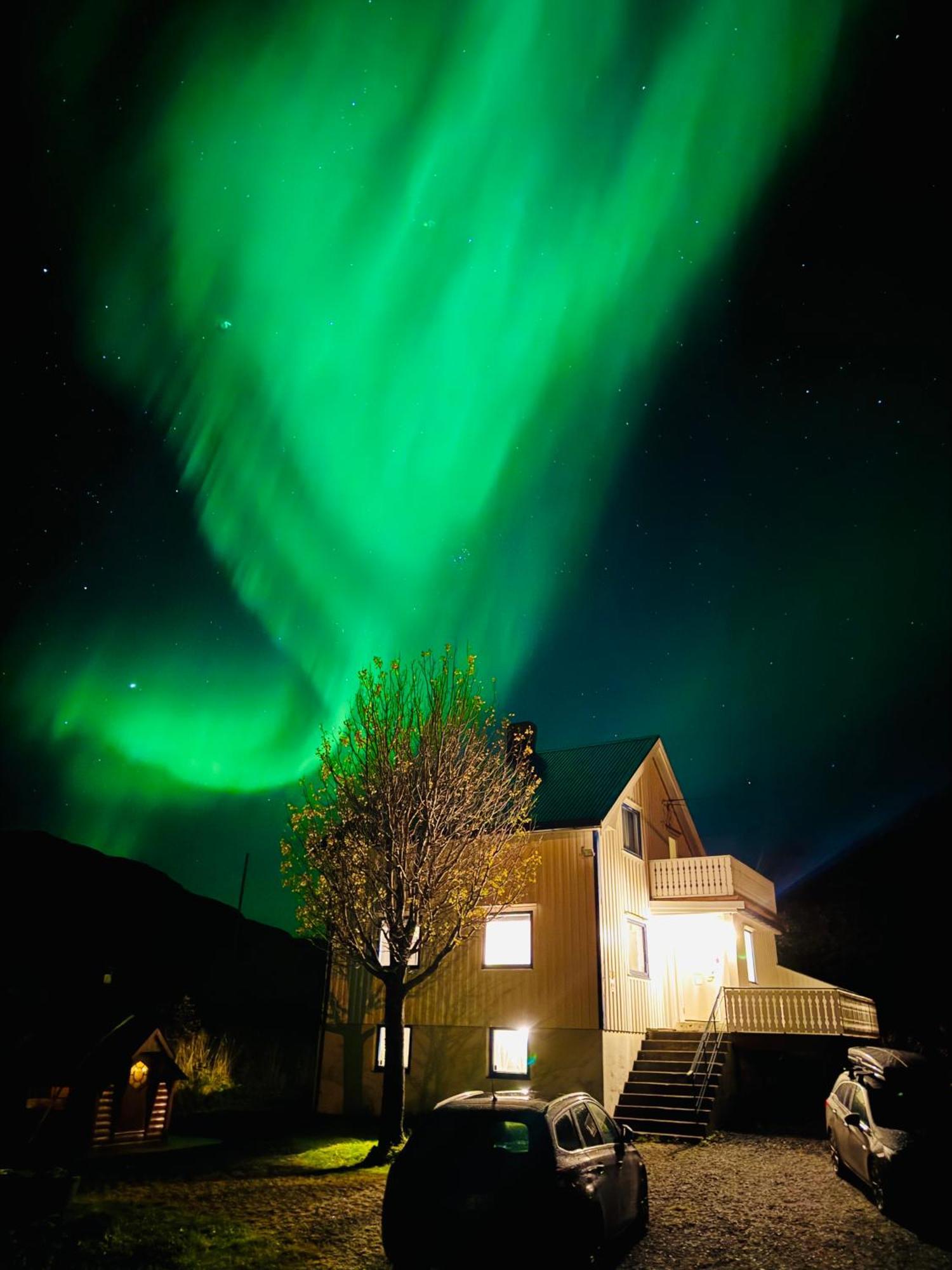 Вилла Enebolig Med Eventyrlig Beliggenhet Like Ved Sjoen I Lofoten Sund (Nordland)
