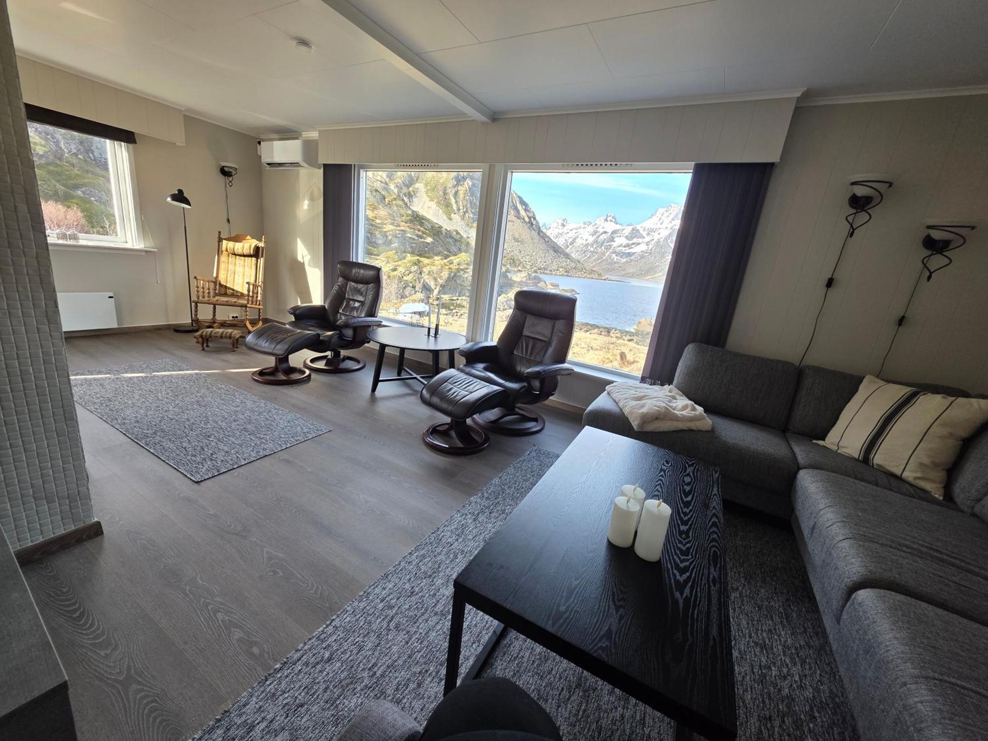 Enebolig Med Eventyrlig Beliggenhet Like Ved Sjoen I Lofoten Sund (Nordland)